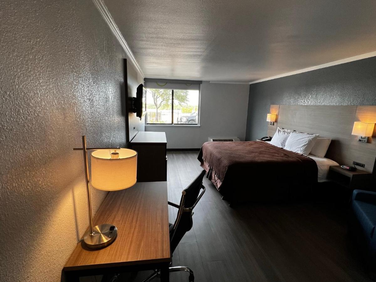 Super 8 By Wyndham Fort Worth Entertainment District 外观 照片