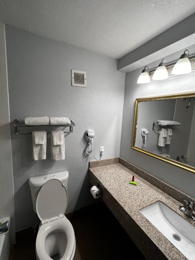 Super 8 By Wyndham Fort Worth Entertainment District 外观 照片